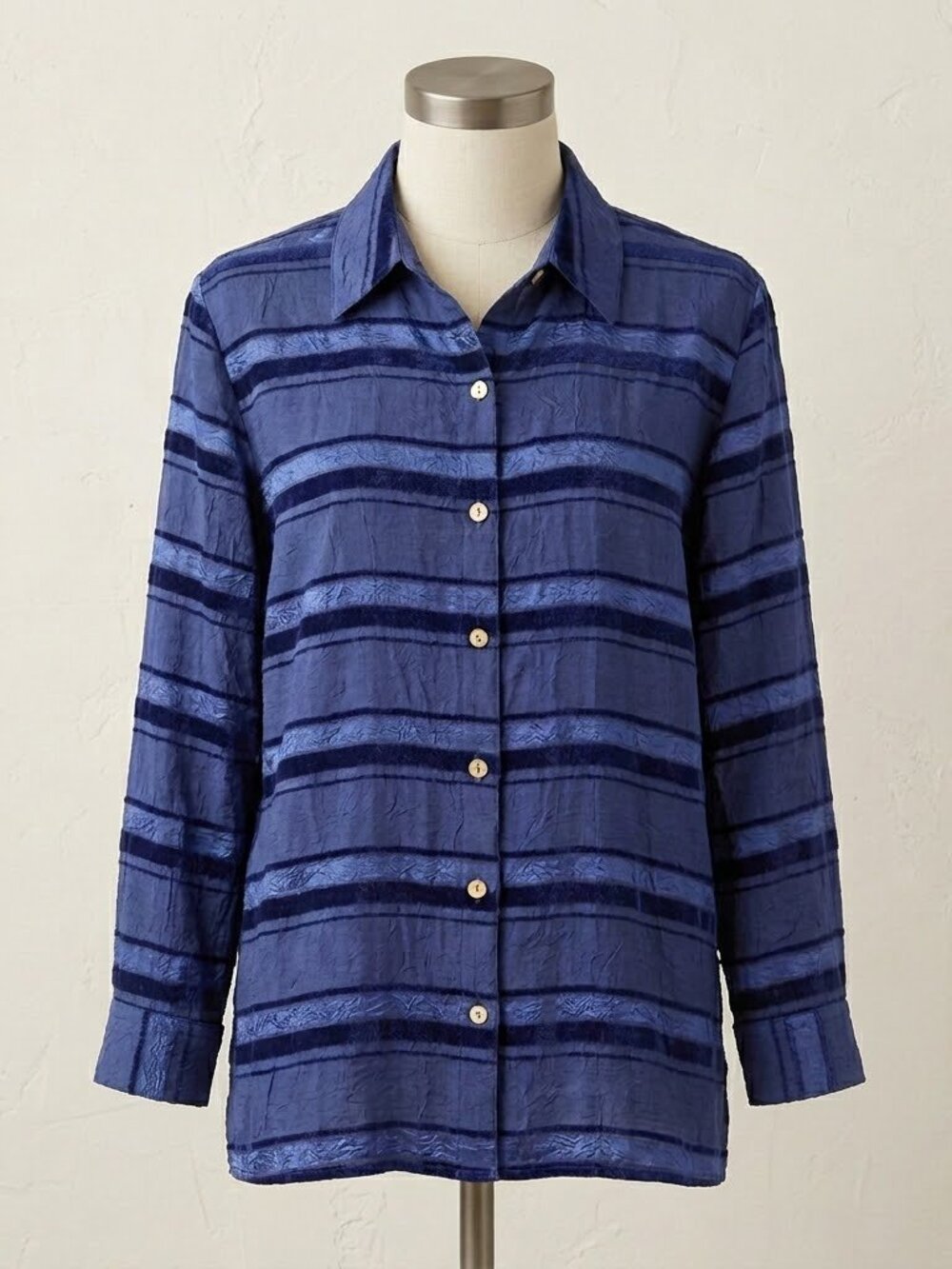 Silky Crinkled Blue Striped Chico's Design Women's Shirt. Size 1. Pre-owned